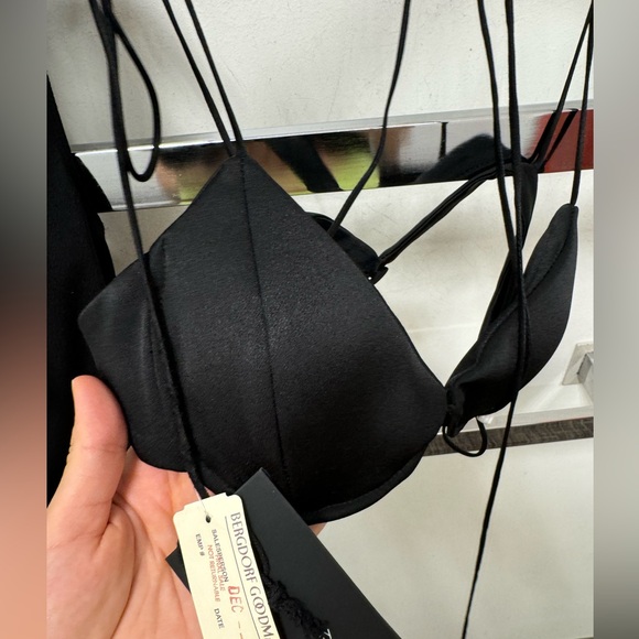 ALEX PERRY
Wrapped Satin Crepe Keyhole Bralette - Picture 5 of 7